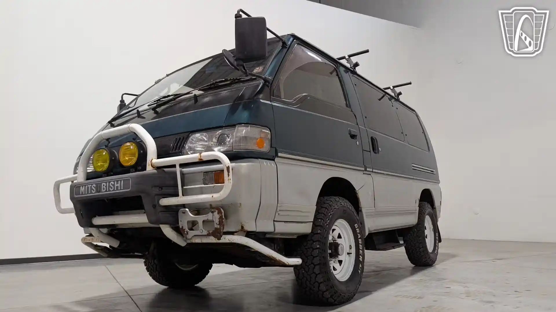  Mitsubishi Delica
