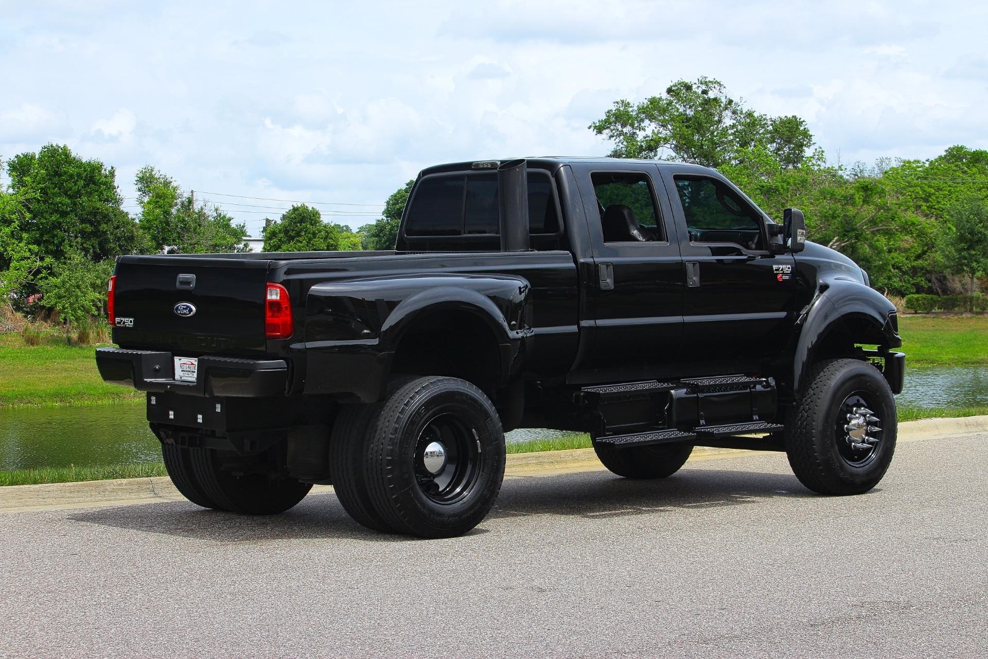 2012 Ford F-750 Night Ride Edition - 4