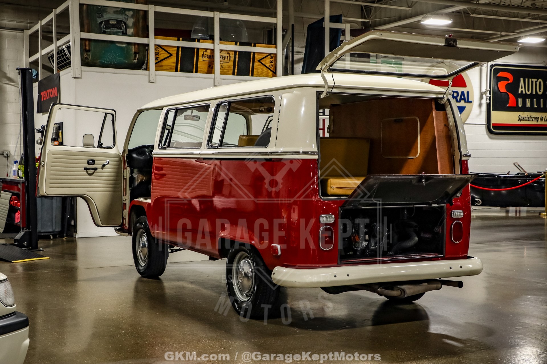 1971 Volkswagen Type 2 Bus