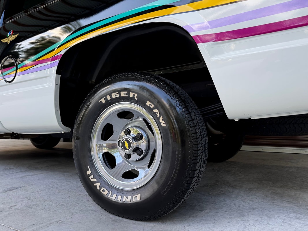 5k-Mile 1993 Chevrolet Silverado 1500 Pace Truck