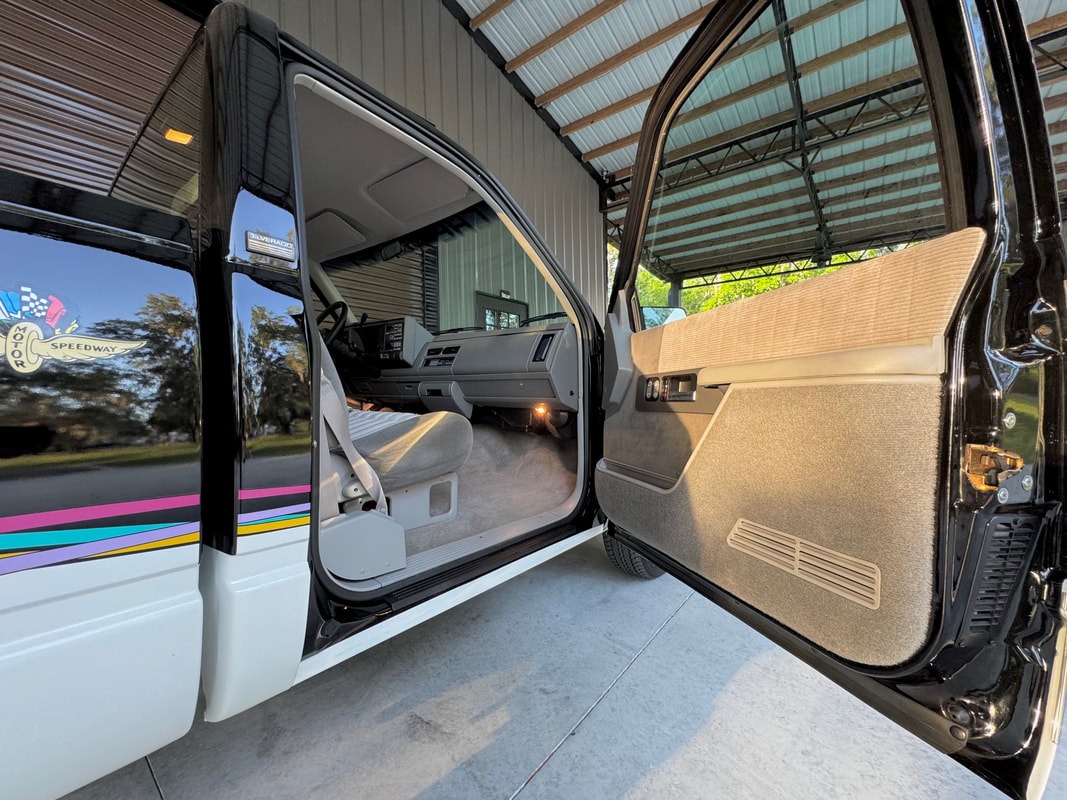 5k-Mile 1993 Chevrolet Silverado 1500 Pace Truck