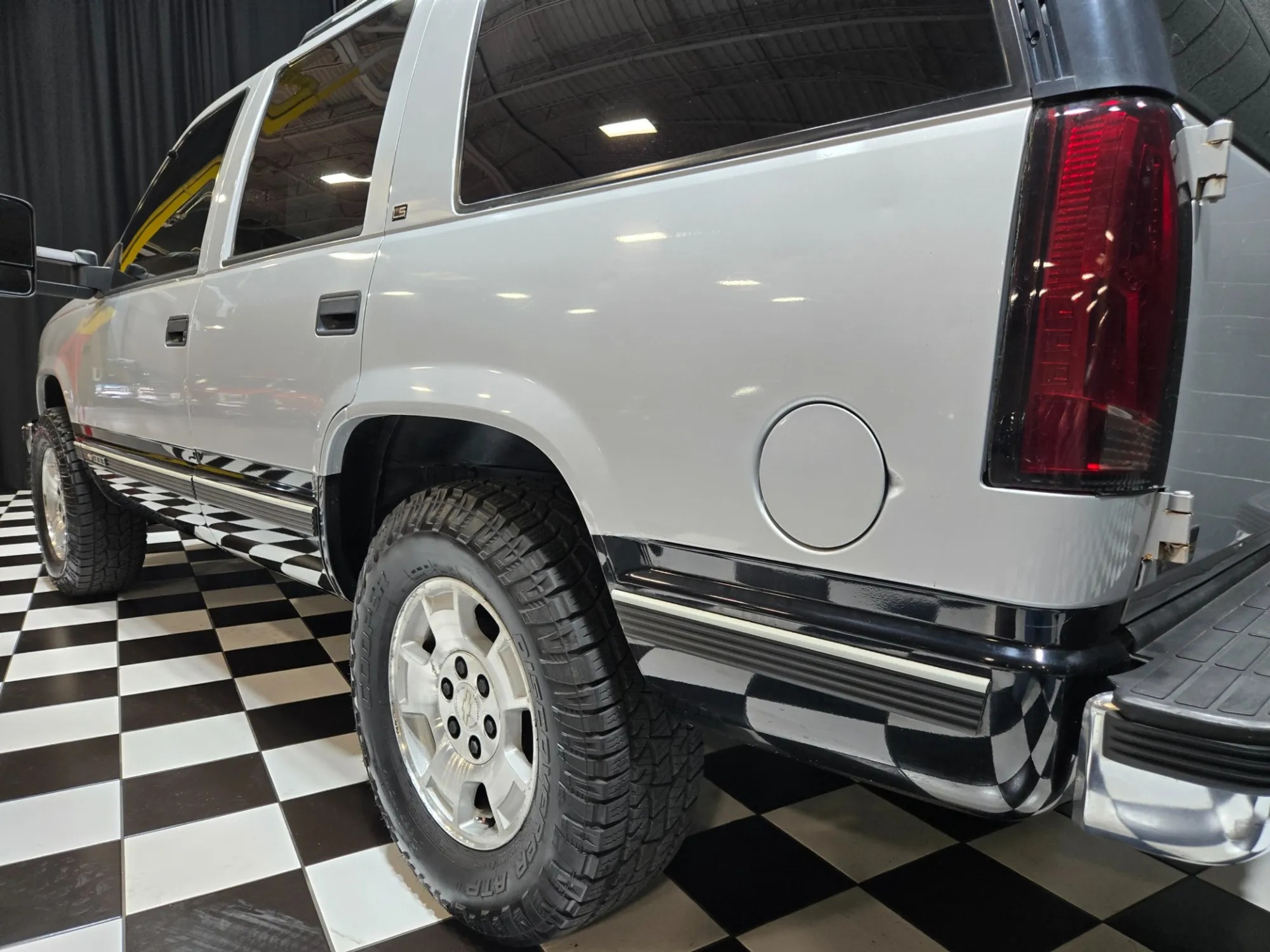 1995 Chevrolet Tahoe LS - 3