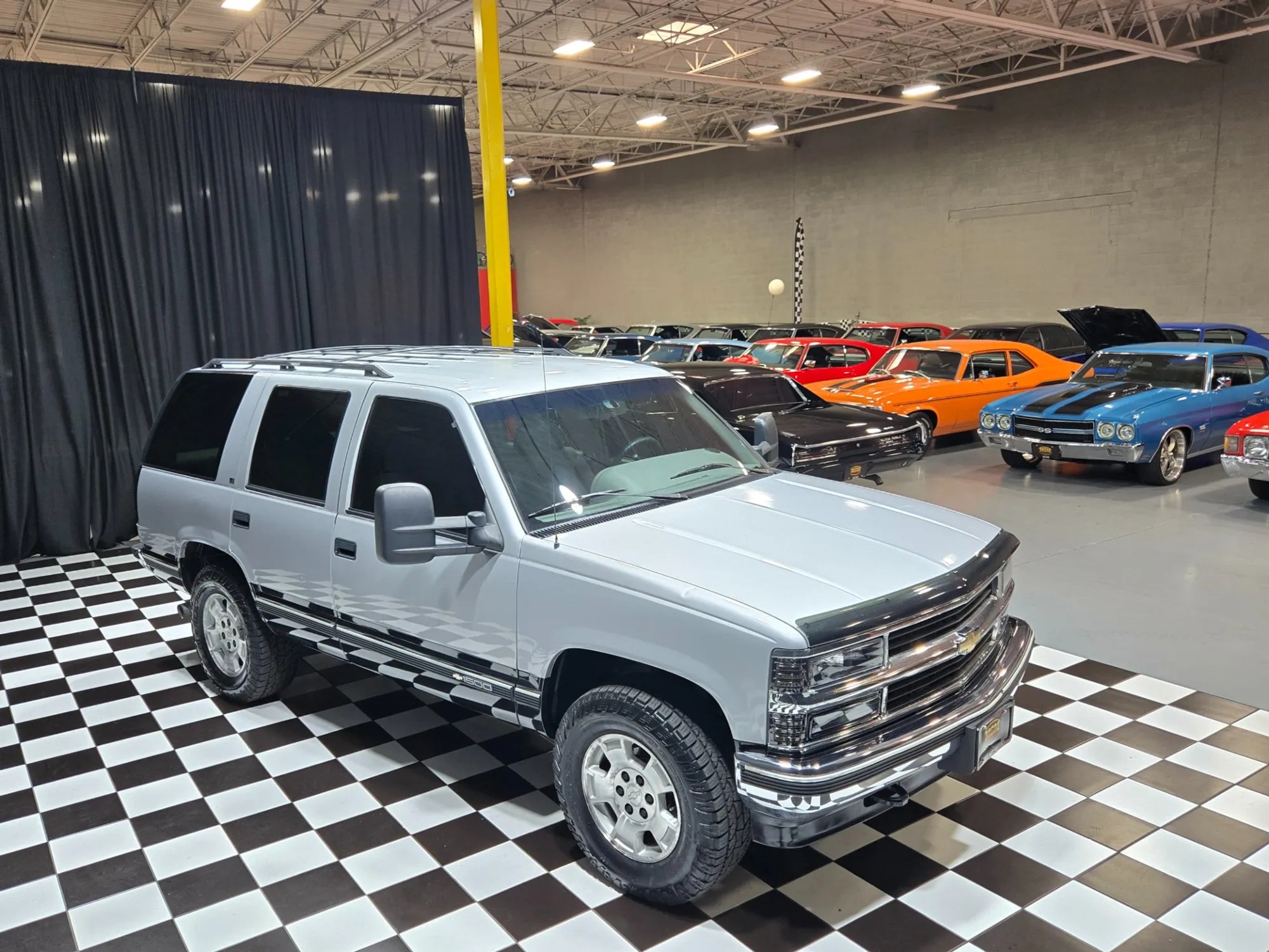 1995 Chevrolet Tahoe LS - 2