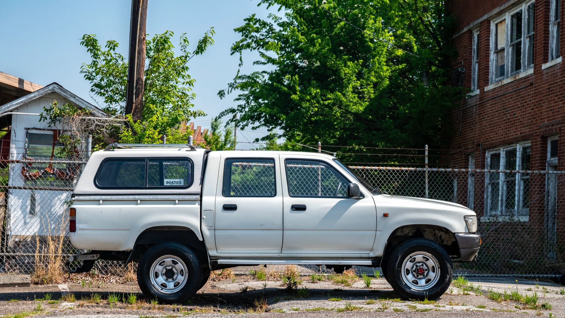 1989 TOYOTA HILUX LN105