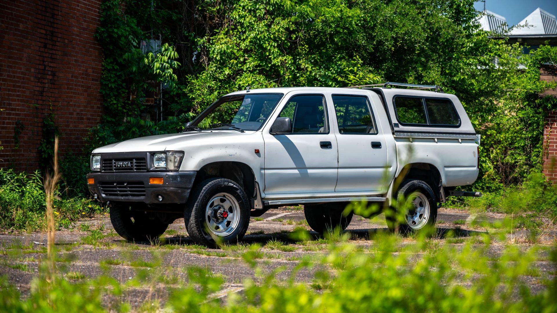 1989 TOYOTA HILUX LN105