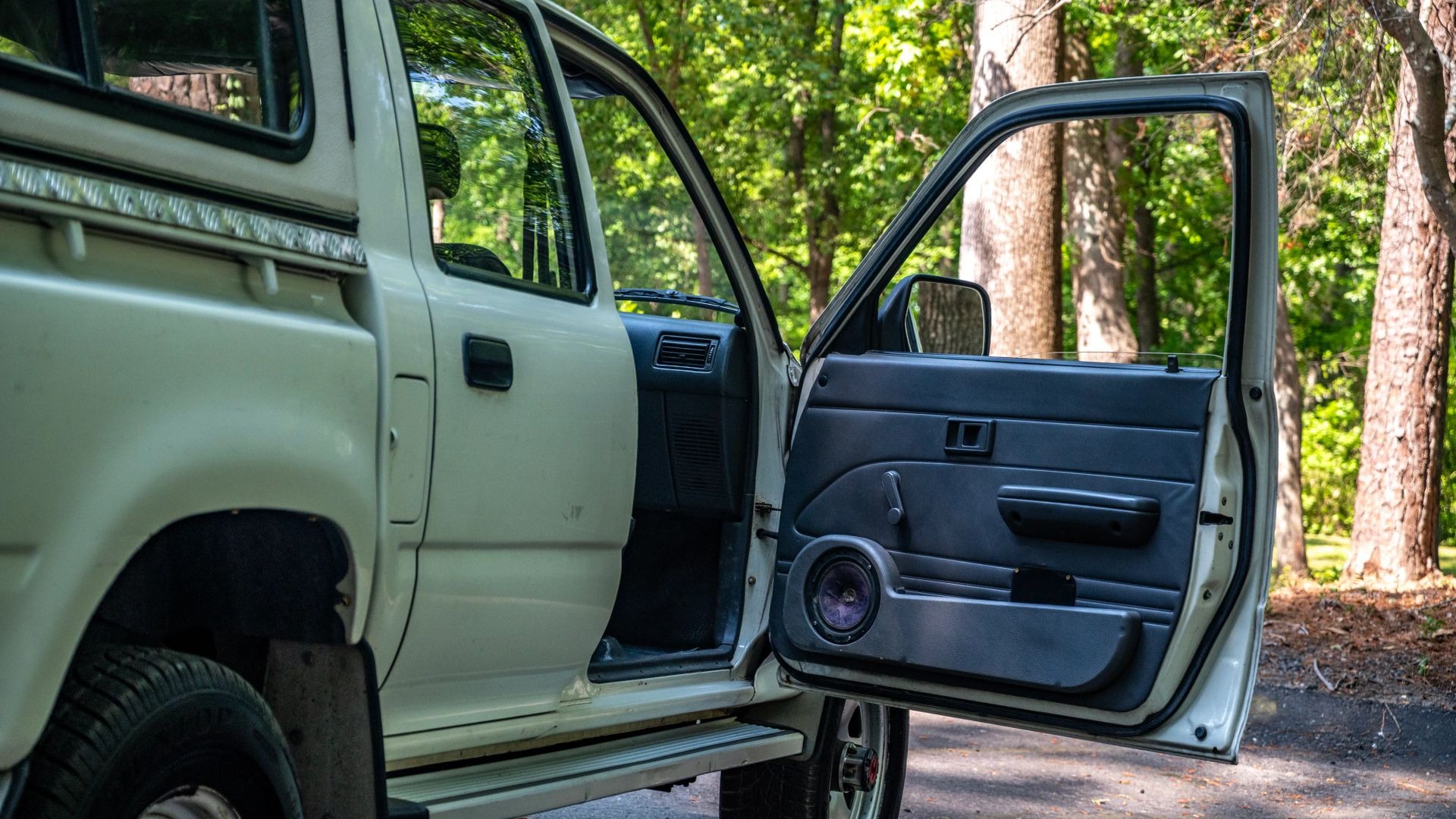 1989 TOYOTA HILUX LN105