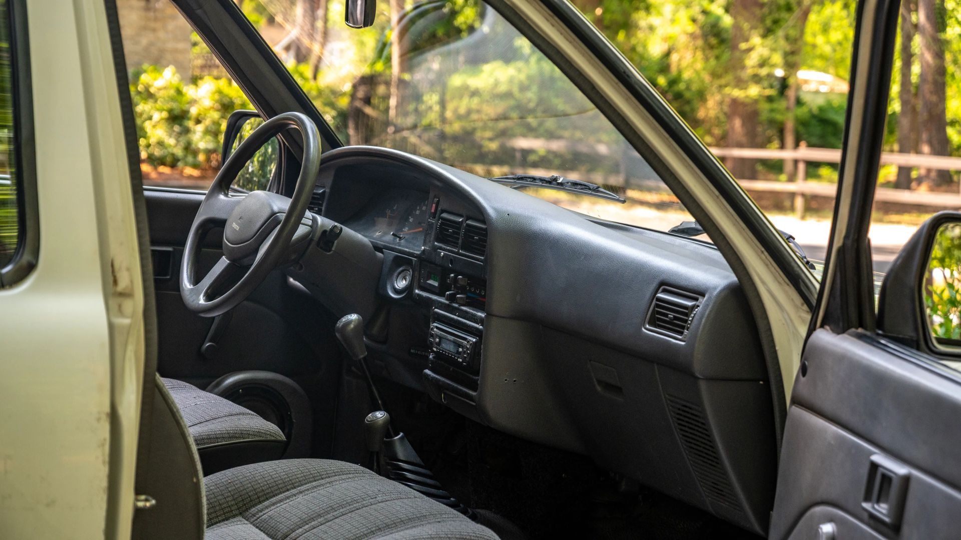 1989 TOYOTA HILUX LN105 - 5