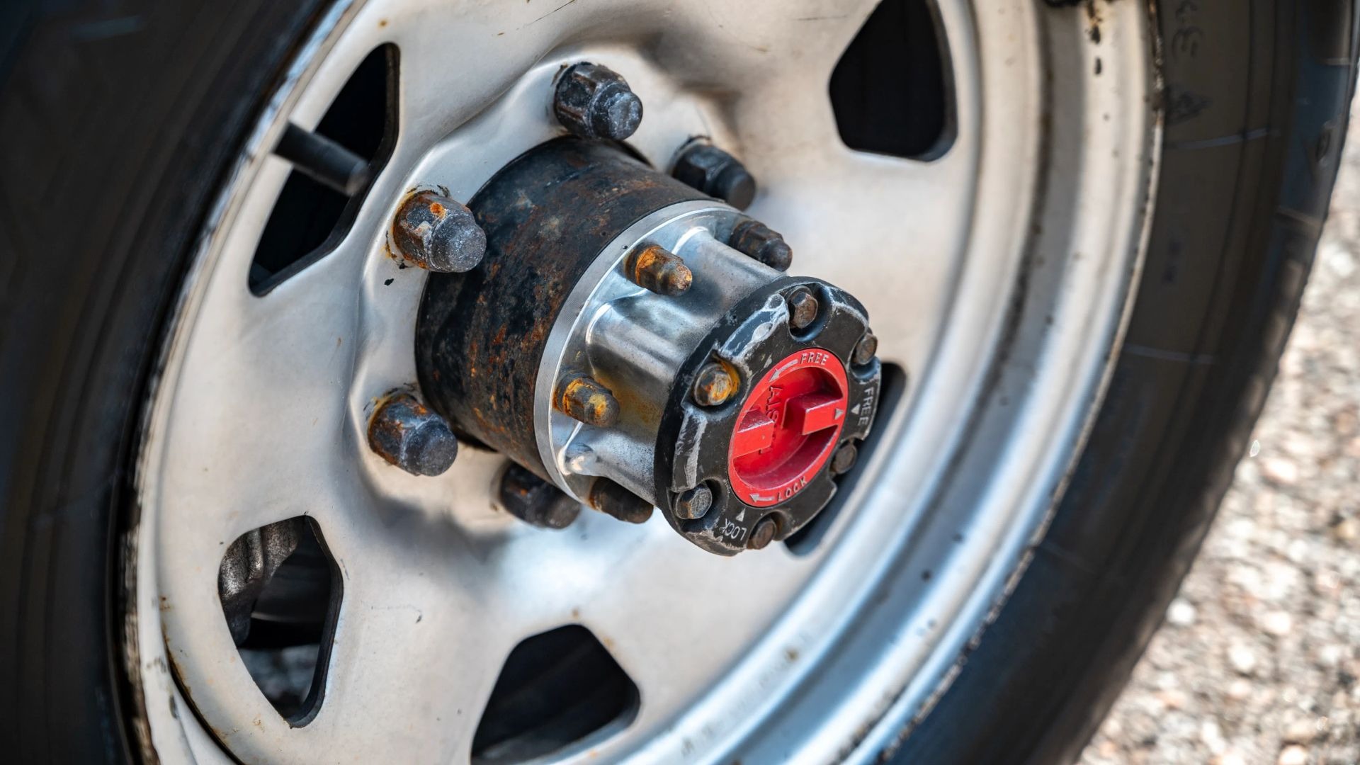 1989 TOYOTA HILUX LN105 - 4