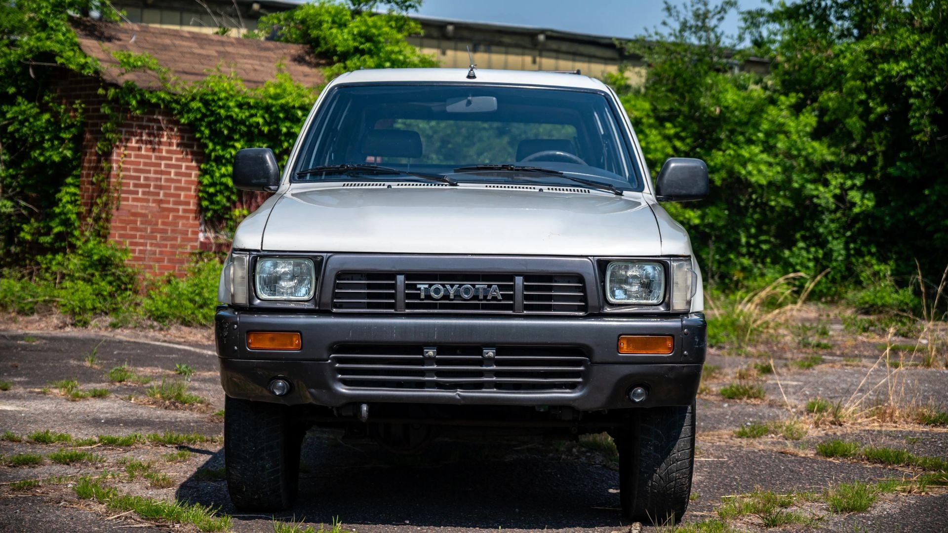 1989 TOYOTA HILUX LN105