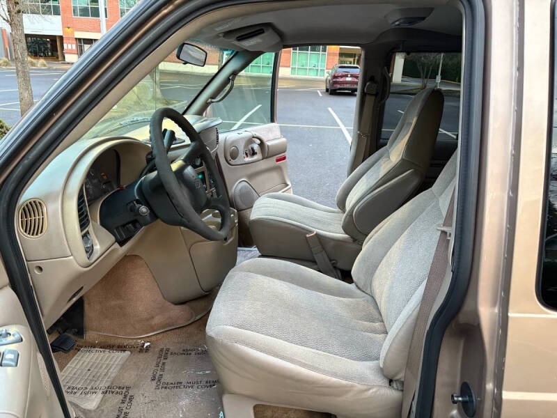 2003 Chevrolet Astro LT - 4