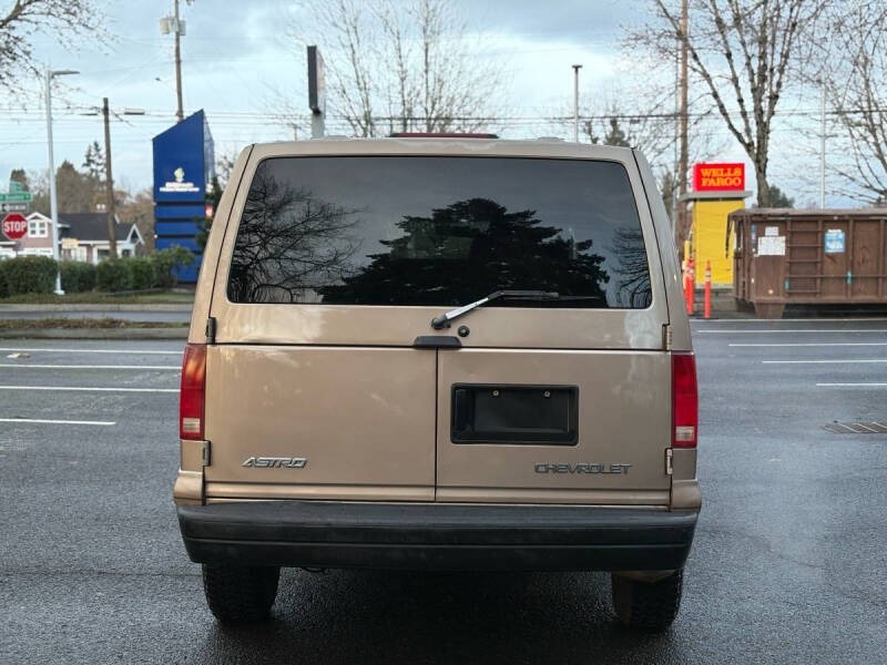 2003 Chevrolet Astro LT - 5