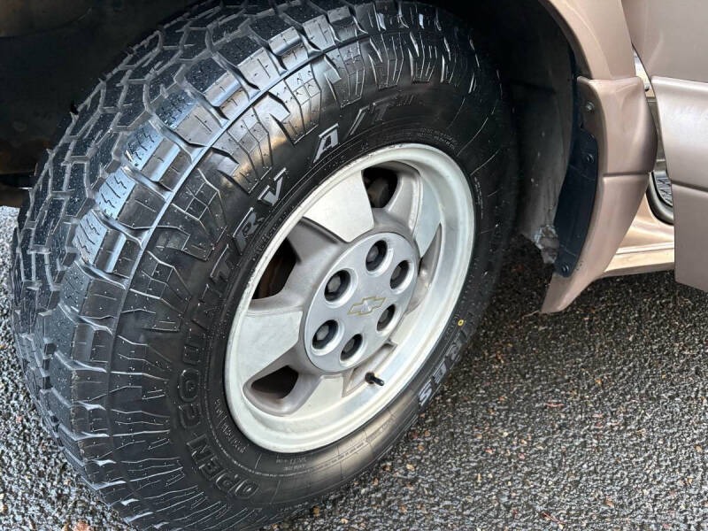 2003 Chevrolet Astro LT