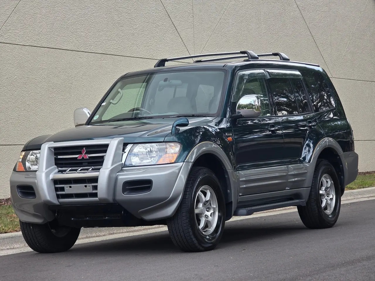 1999 Mitsubishi Pajero Exceed