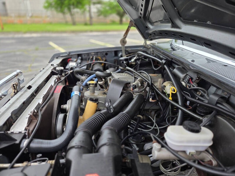 30k-Mile 1990 Ford F-150 XLT Lariat - 4