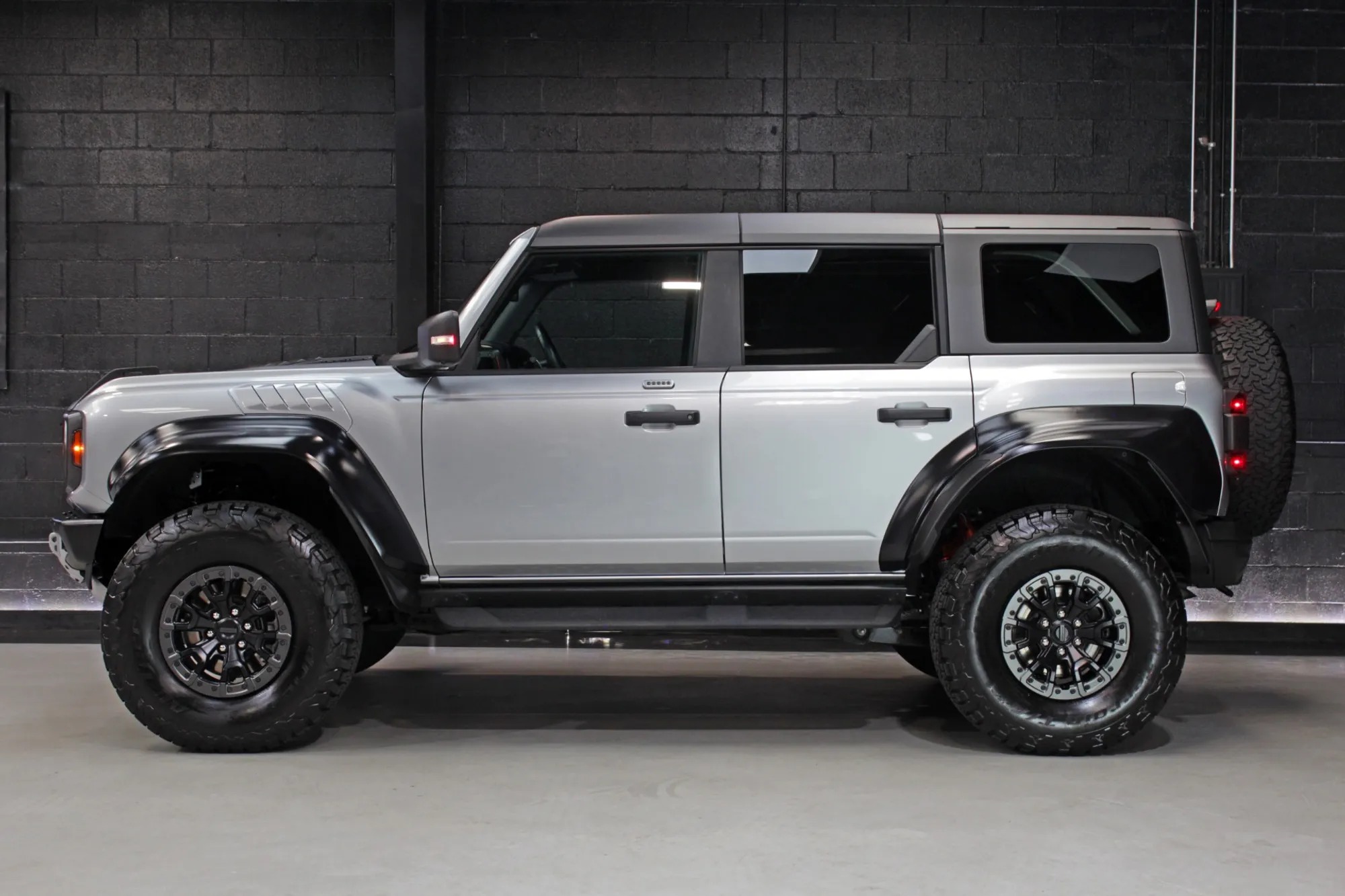 2023 Ford Bronco Raptor - 2