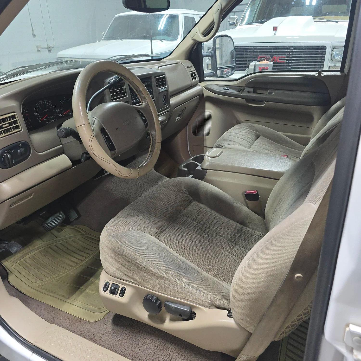 2000 Ford Excursion XLT