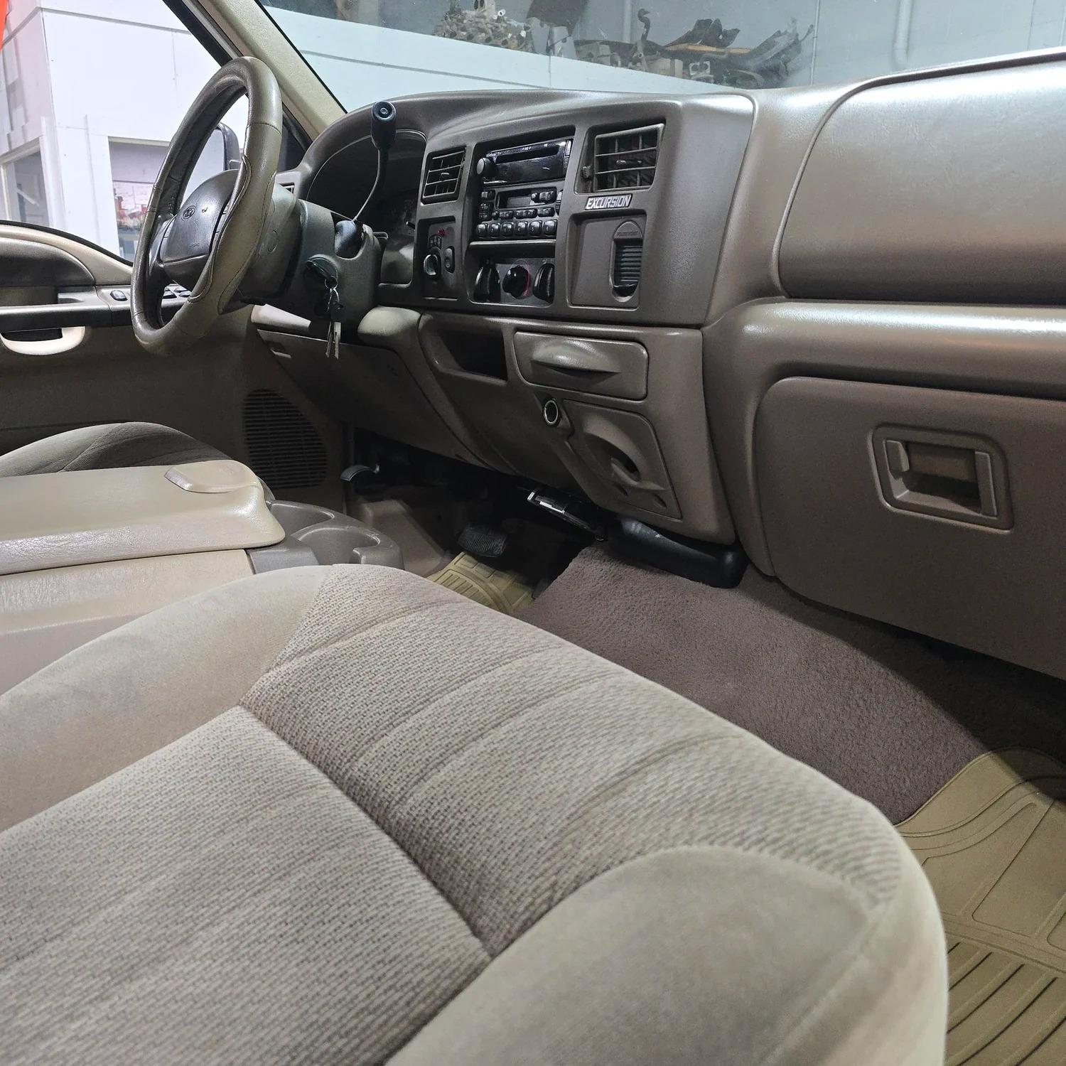2000 Ford Excursion XLT