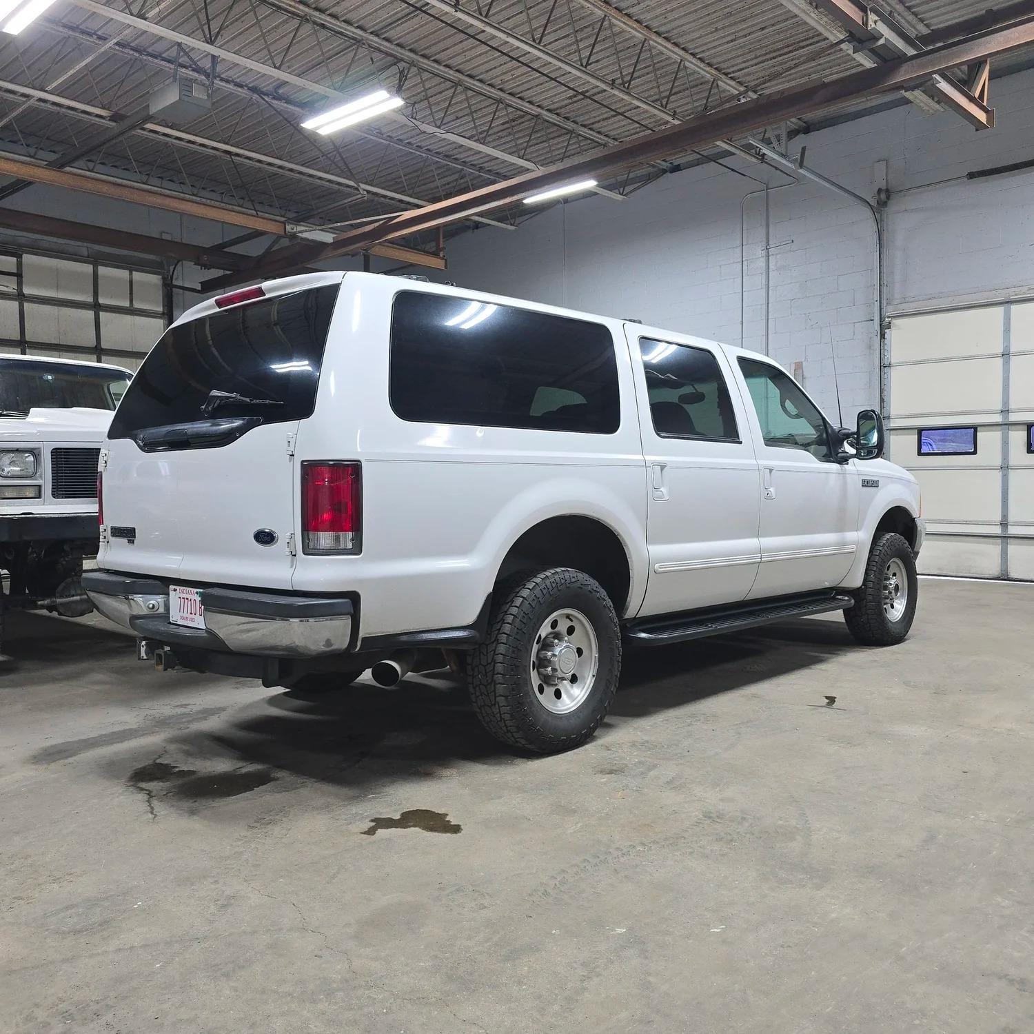 2000 Ford Excursion XLT - 3