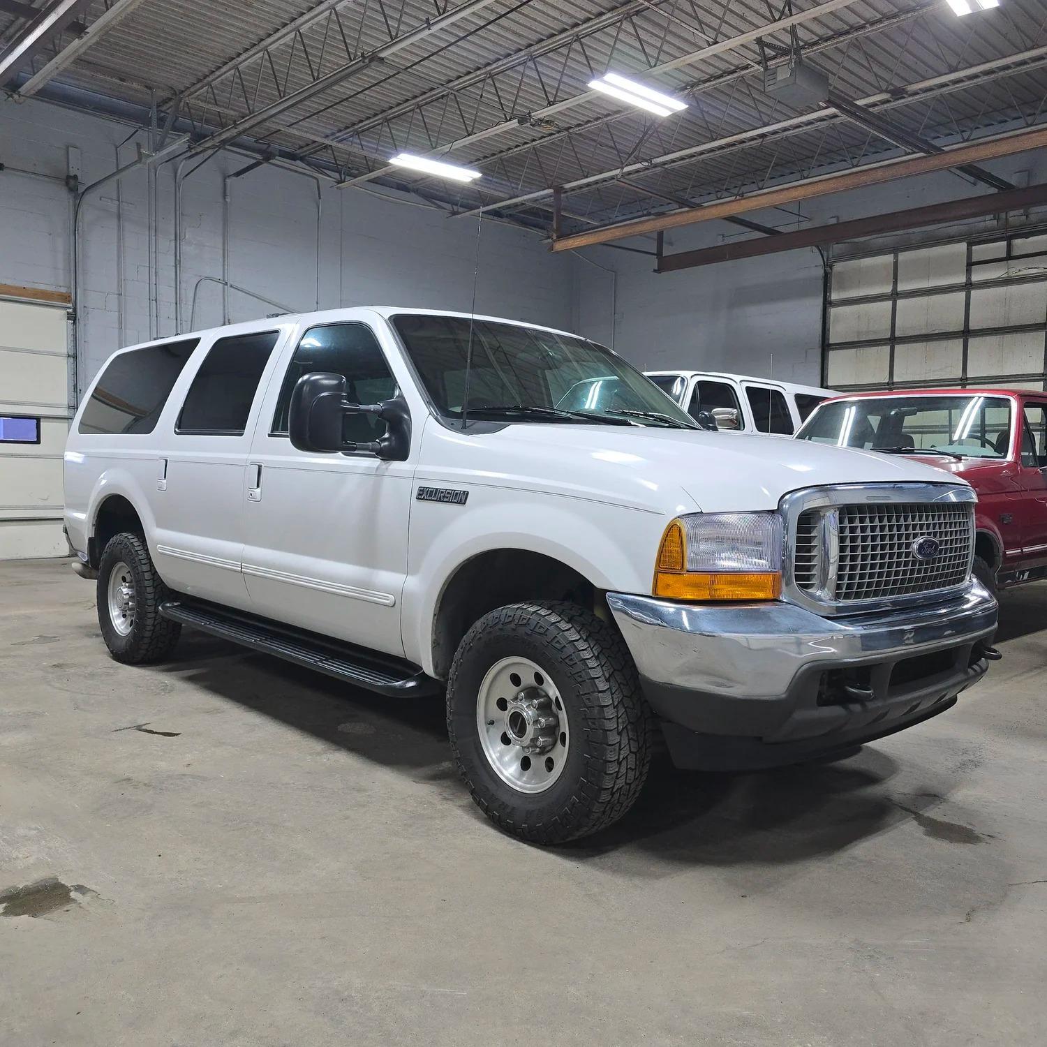 2000 Ford Excursion XLT - 4