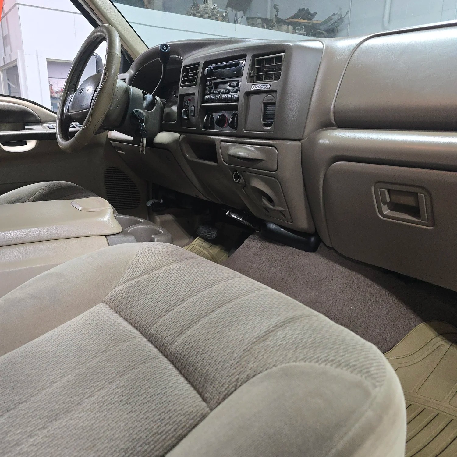 2000 Ford Excursion XLT