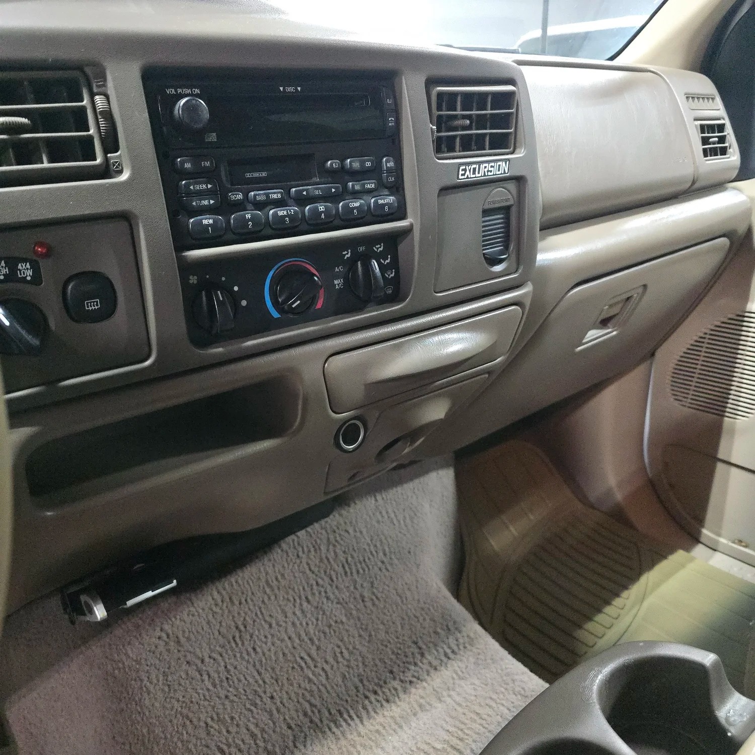2000 Ford Excursion XLT