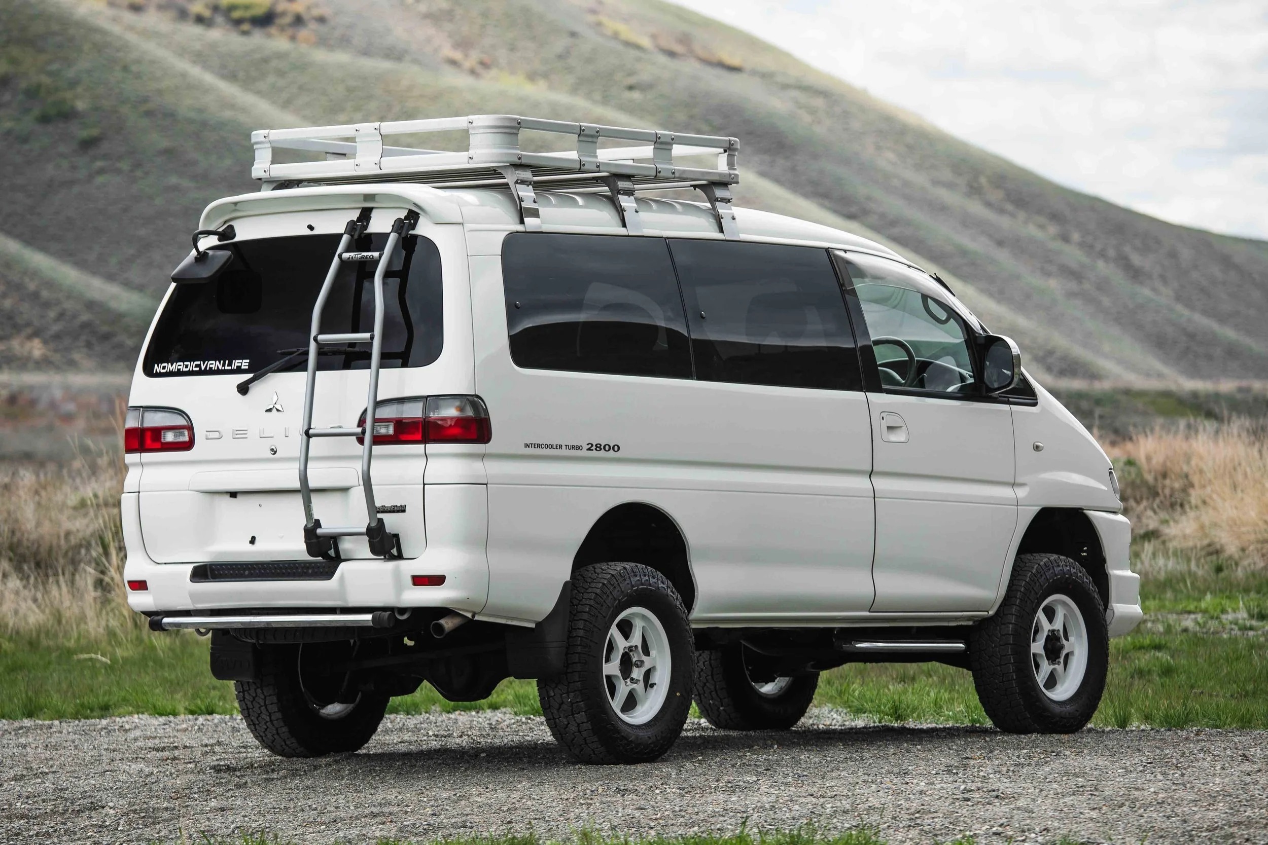 1998 Mitsubishi Delica L400 Space Gear XR Active Field - 3