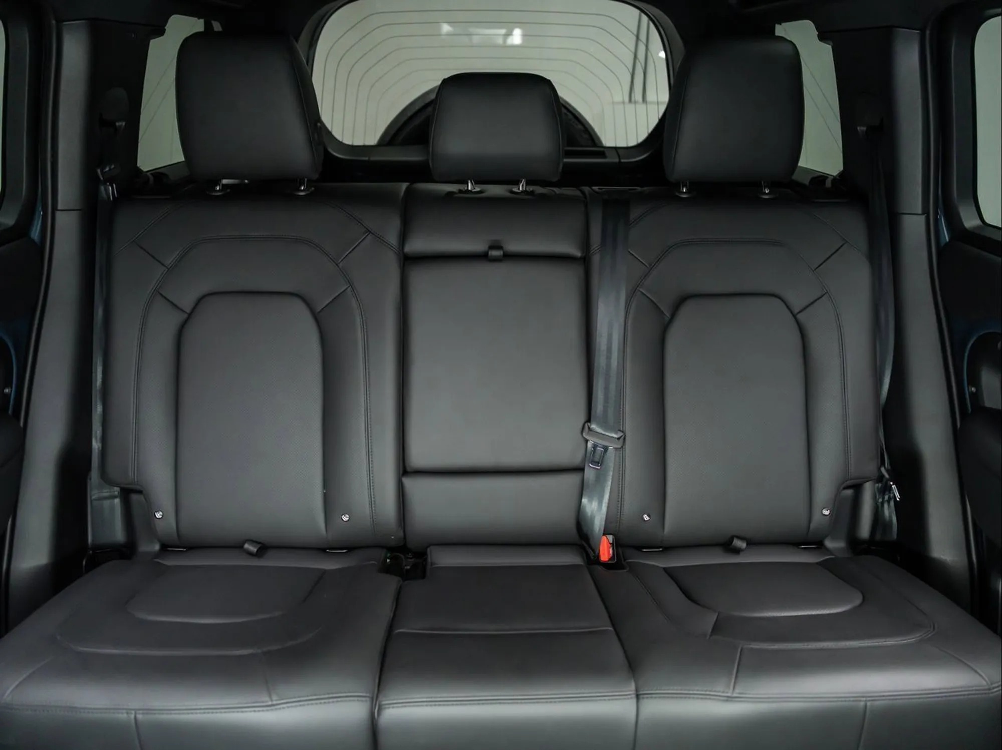 2025 Land Rover Defender 110 P300