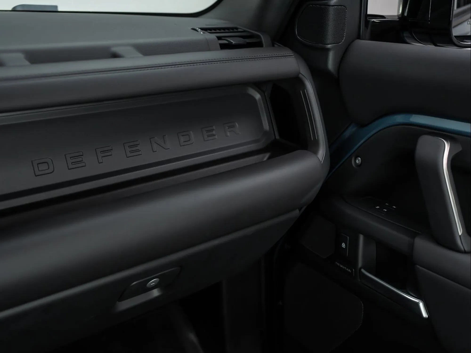 2025 Land Rover Defender 110 P300