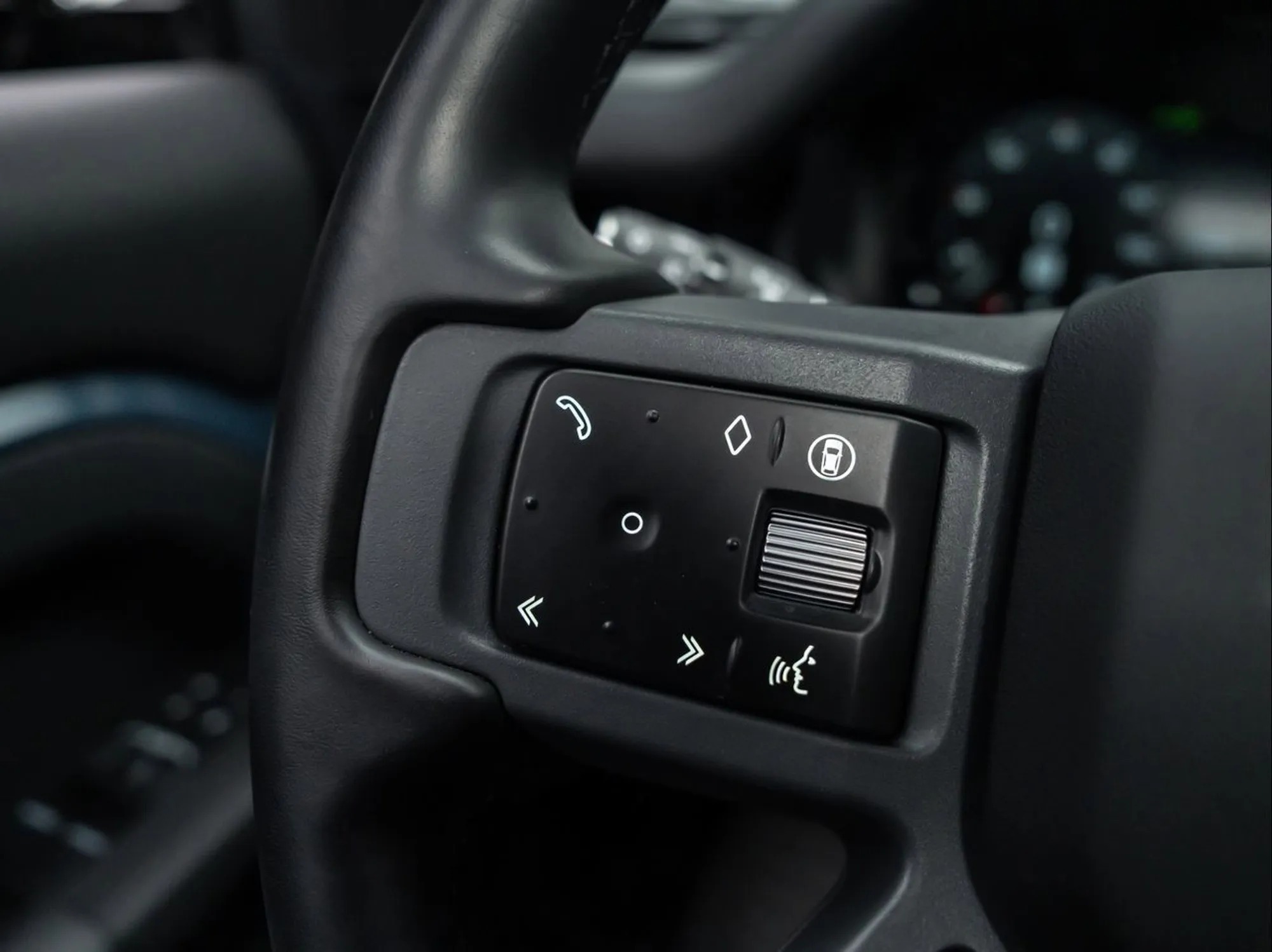 2025 Land Rover Defender 110 P300