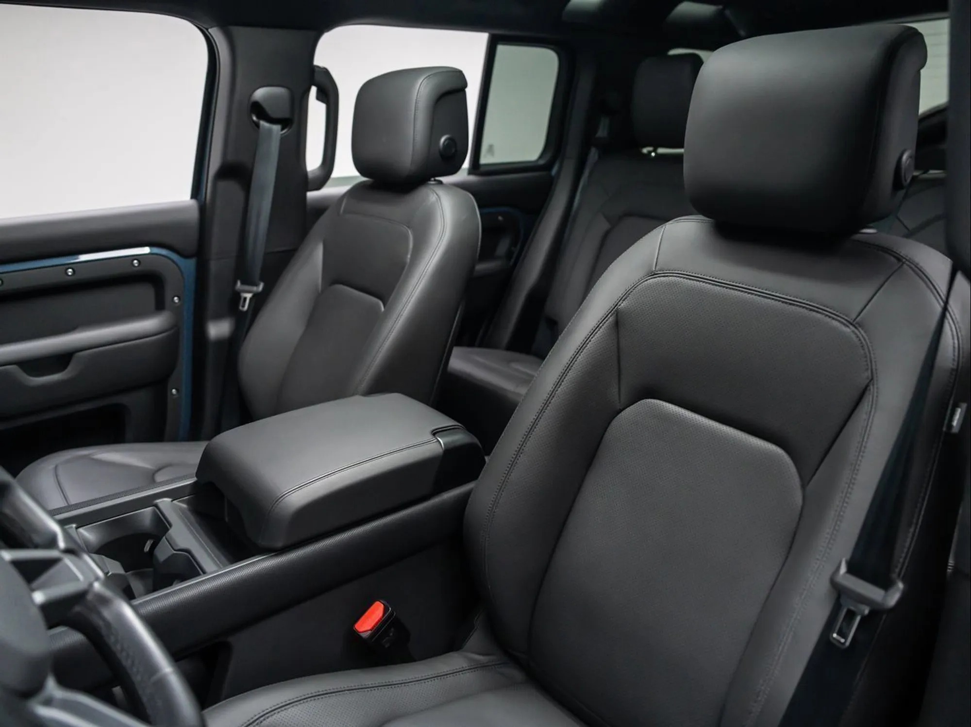 2025 Land Rover Defender 110 P300