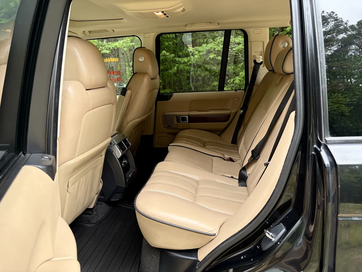 2011 Land Rover Range Rover HSE Luxury