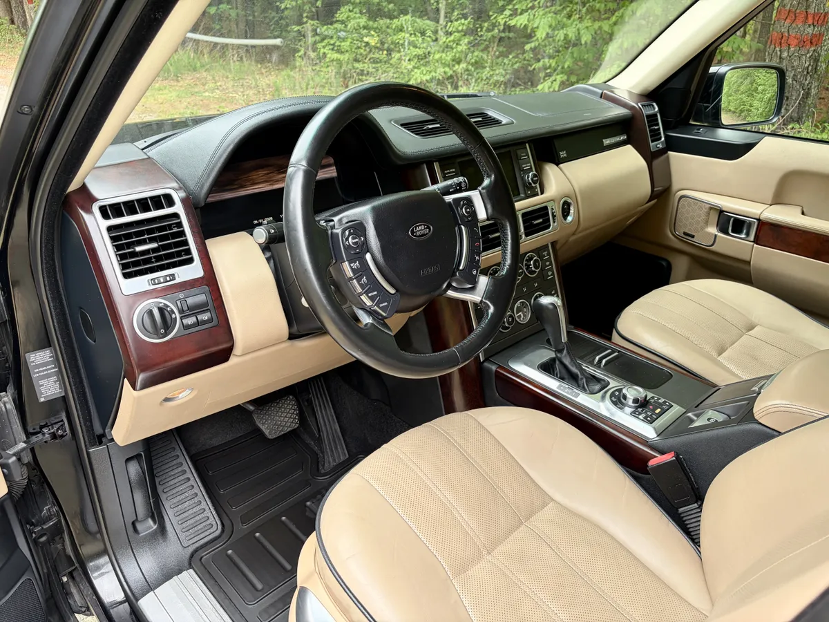 2011 Land Rover Range Rover HSE Luxury