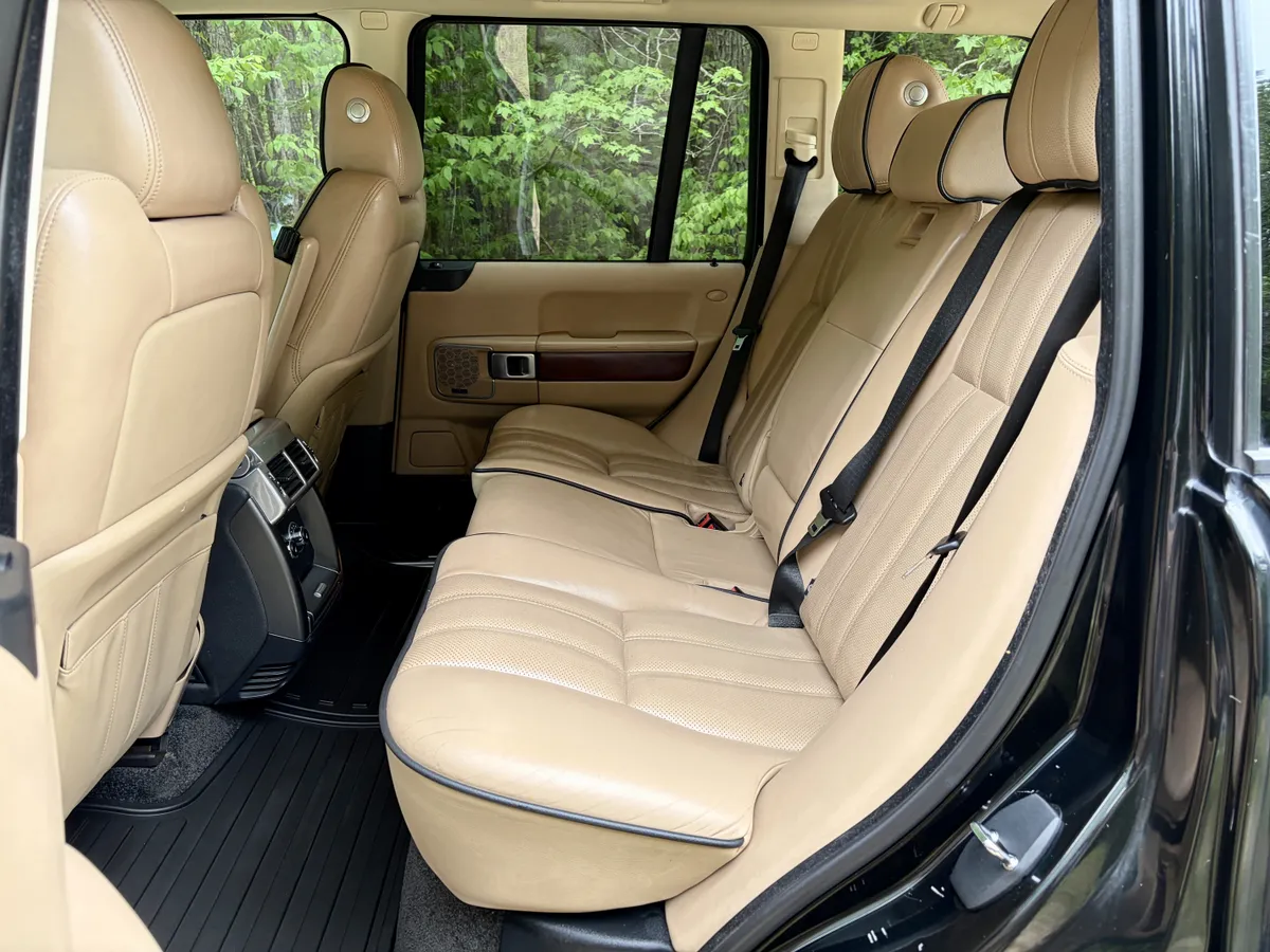 2011 Land Rover Range Rover HSE Luxury