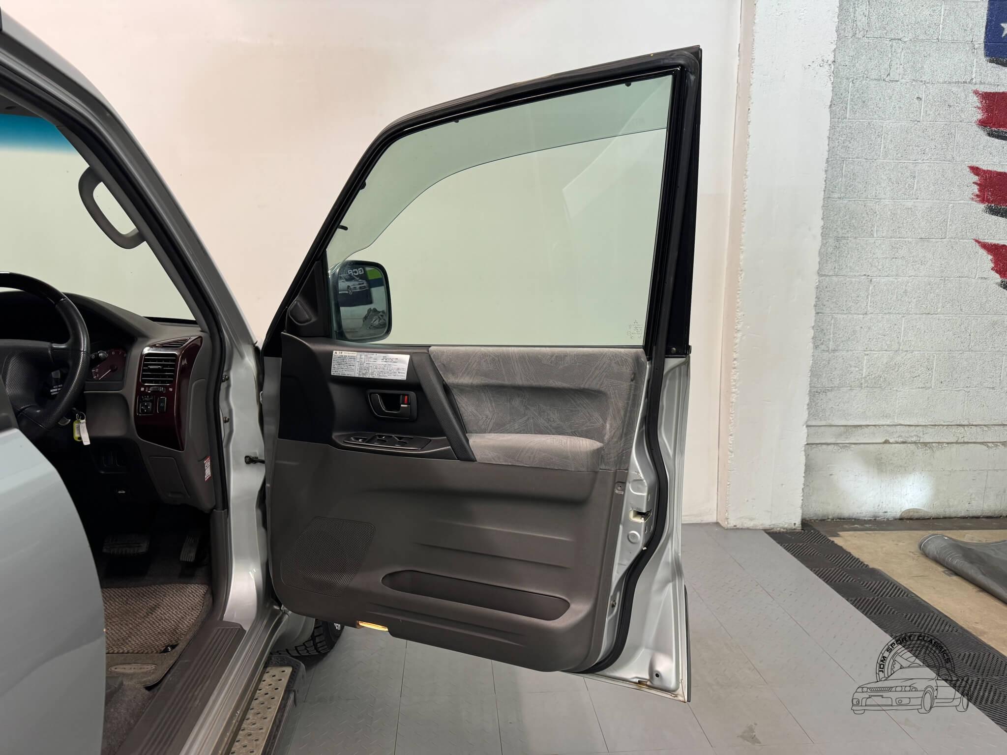 Reserved: 2000 Mitsubishi Pajero Super Exceed GDI