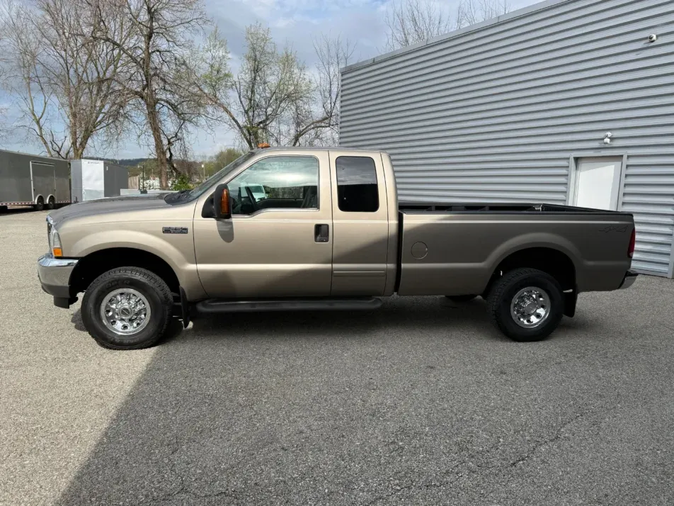2003 Ford F-250 Super Duty Super Cab - 2
