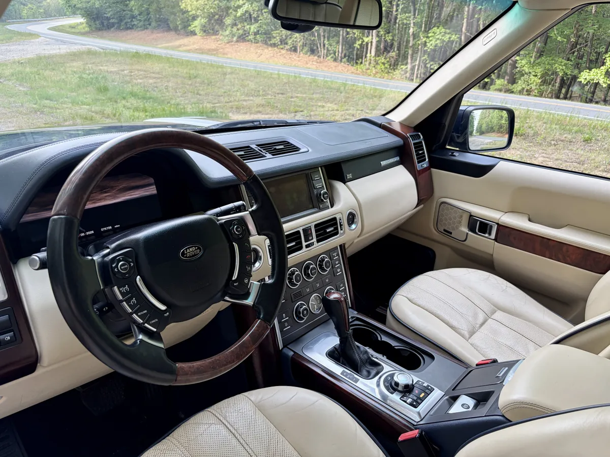 2012 Land Rover Range Rover HSE Luxury
