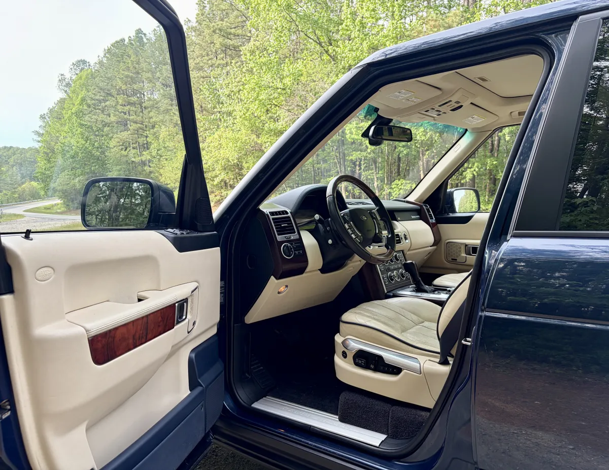 2012 Land Rover Range Rover HSE Luxury