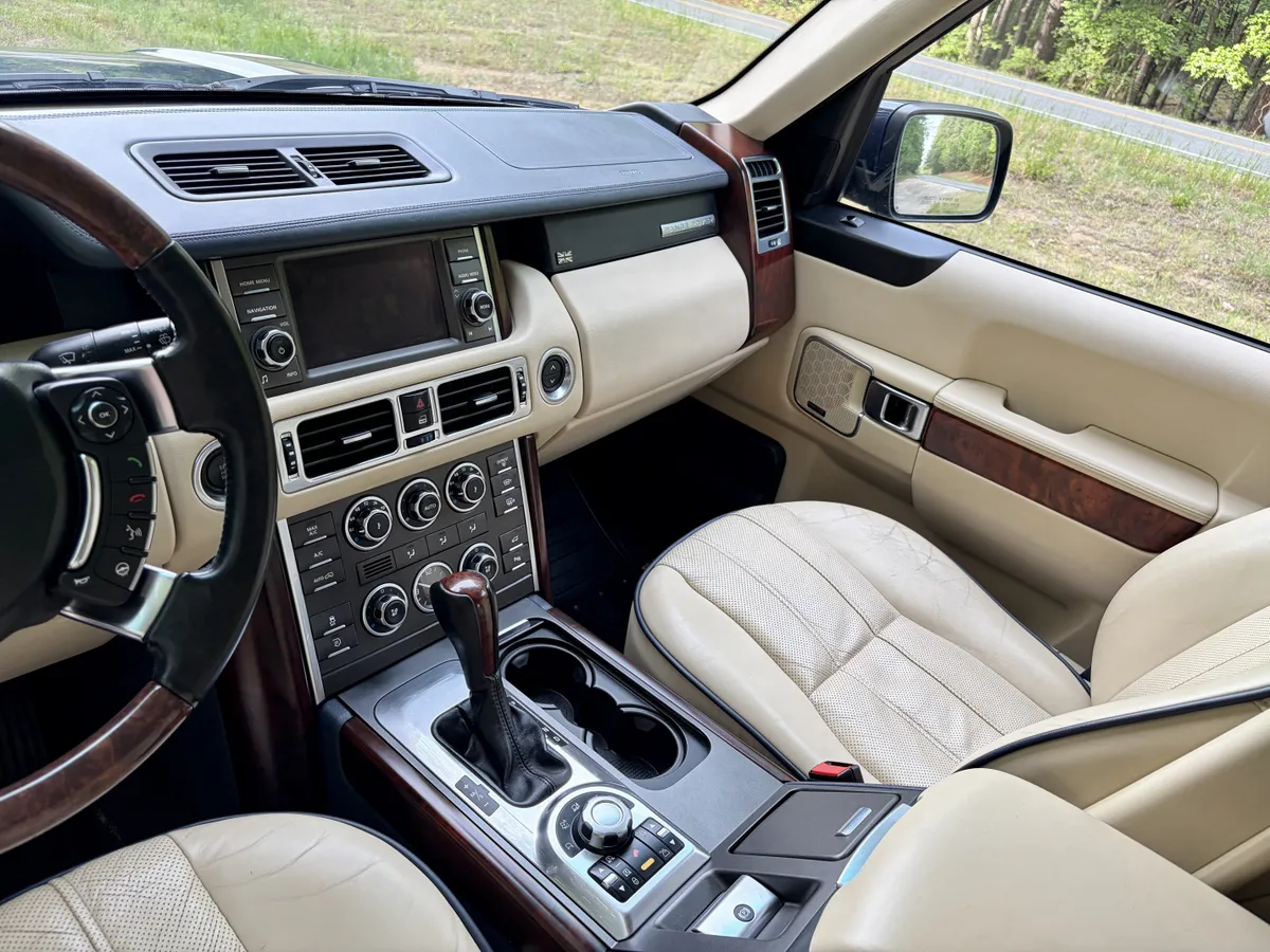 2012 Land Rover Range Rover HSE Luxury