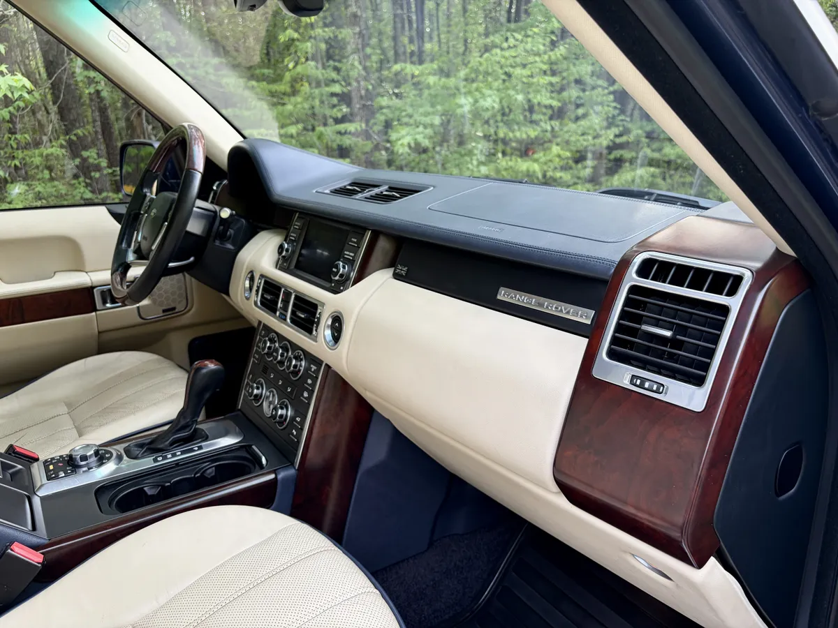 2012 Land Rover Range Rover HSE Luxury