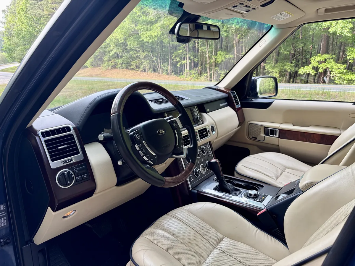 2012 Land Rover Range Rover HSE Luxury