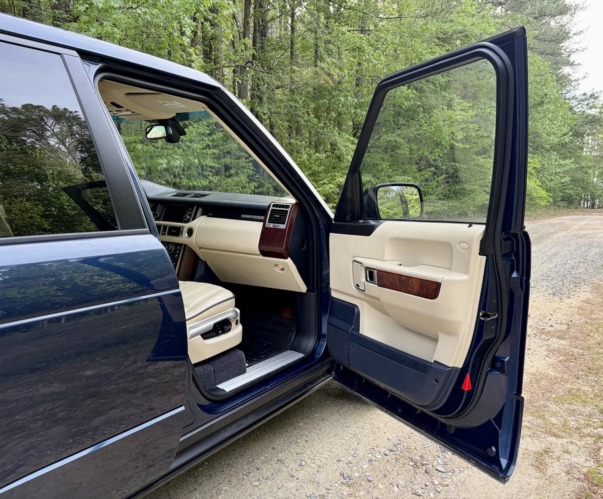 2012 Land Rover Range Rover HSE Luxury
