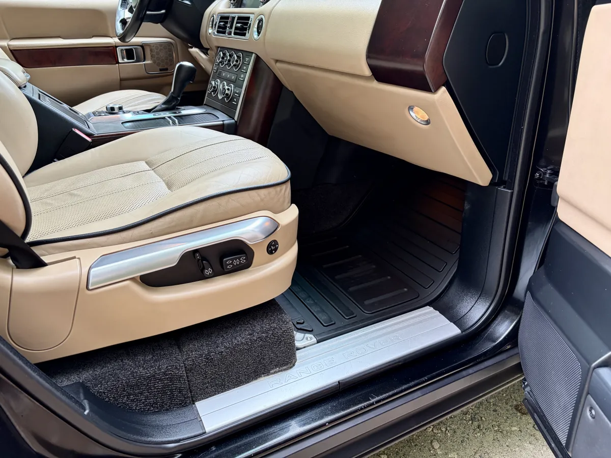 2011 Land Rover Range Rover HSE Lux