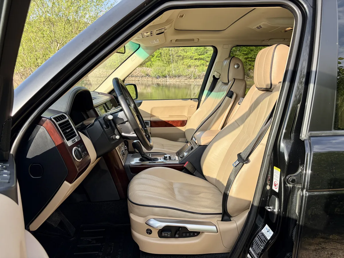 2011 Land Rover Range Rover HSE Lux
