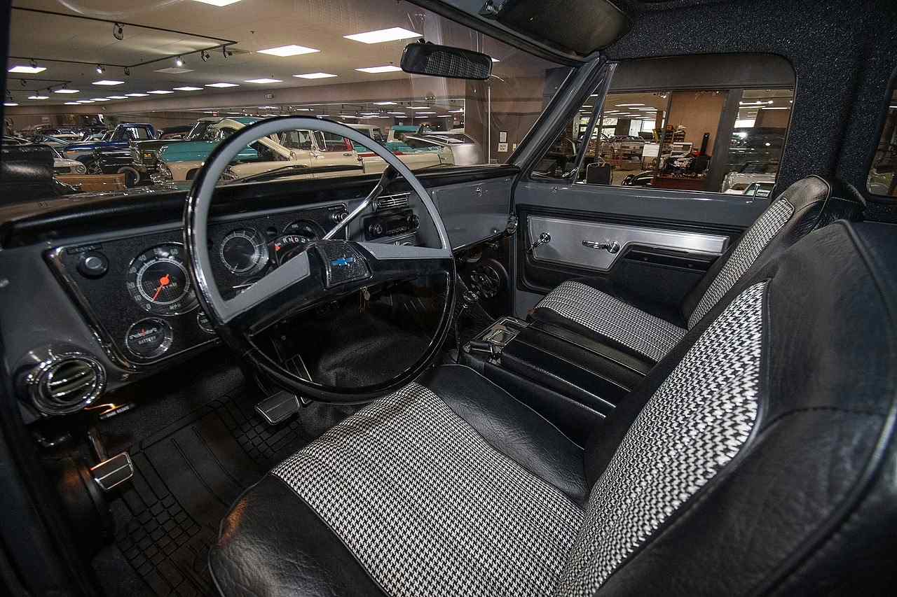 1972 Chevrolet K5 Blazer Restomod - 2