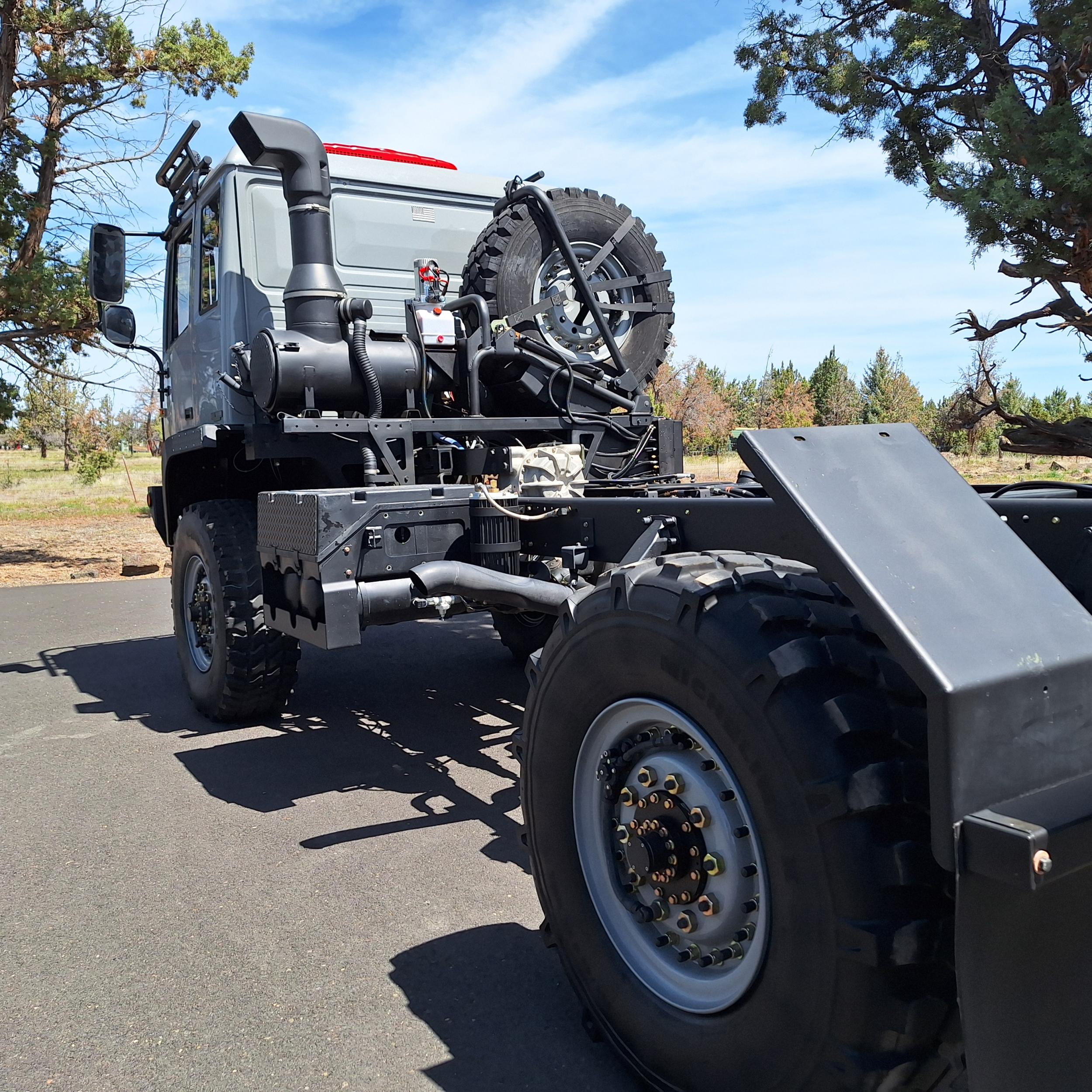 1998 Stewart & Stevenson M1078 - 5