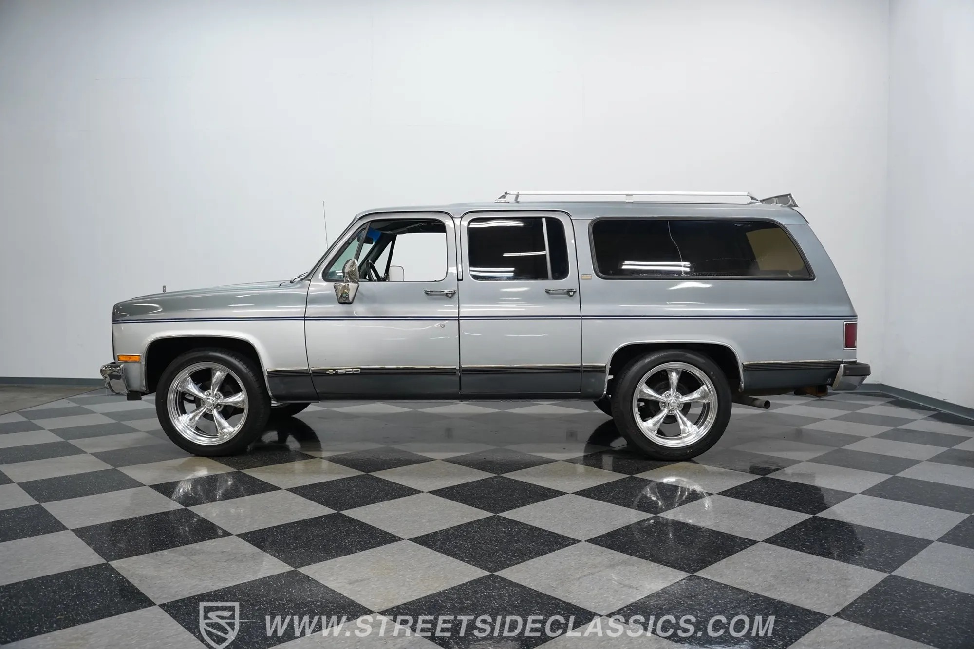 1990 Chevrolet Suburban R1500 - 2