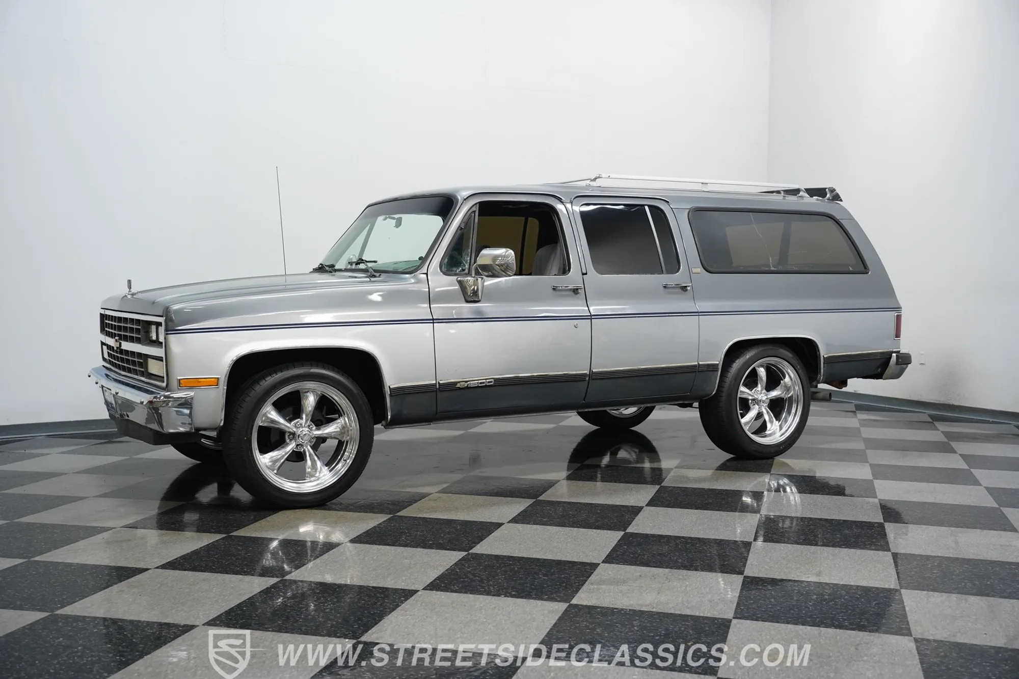 1990 Chevrolet Suburban R1500 - 5