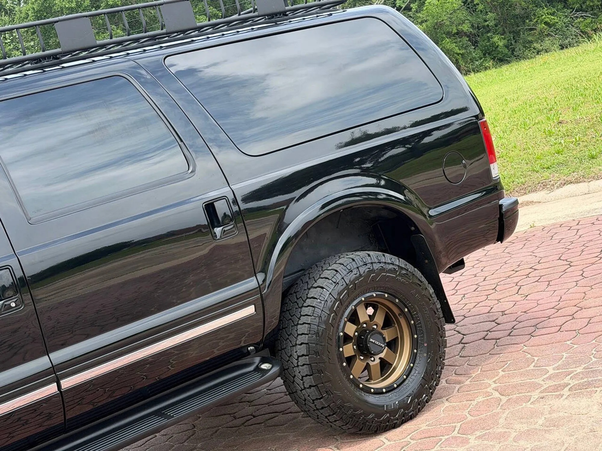 2005 Ford Excursion Limited