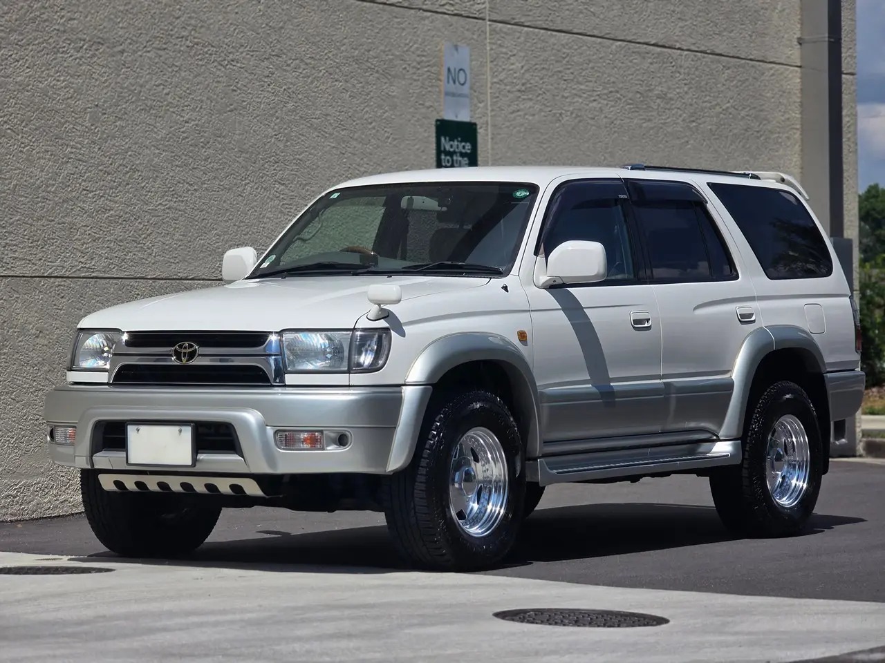 2001 Toyota Hilux Surf SSR-G - 3