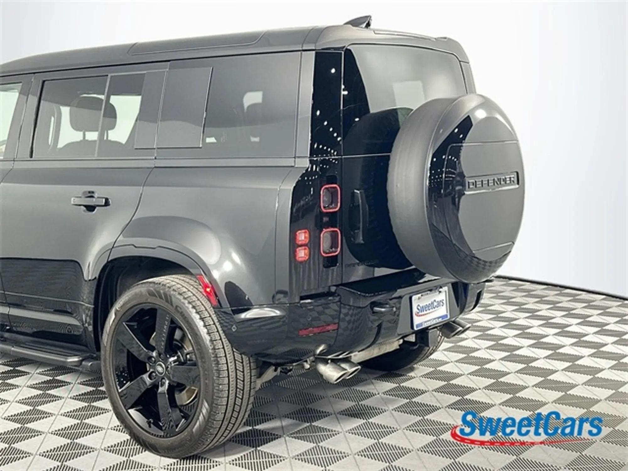 2025 Land Rover Defender 110 V8